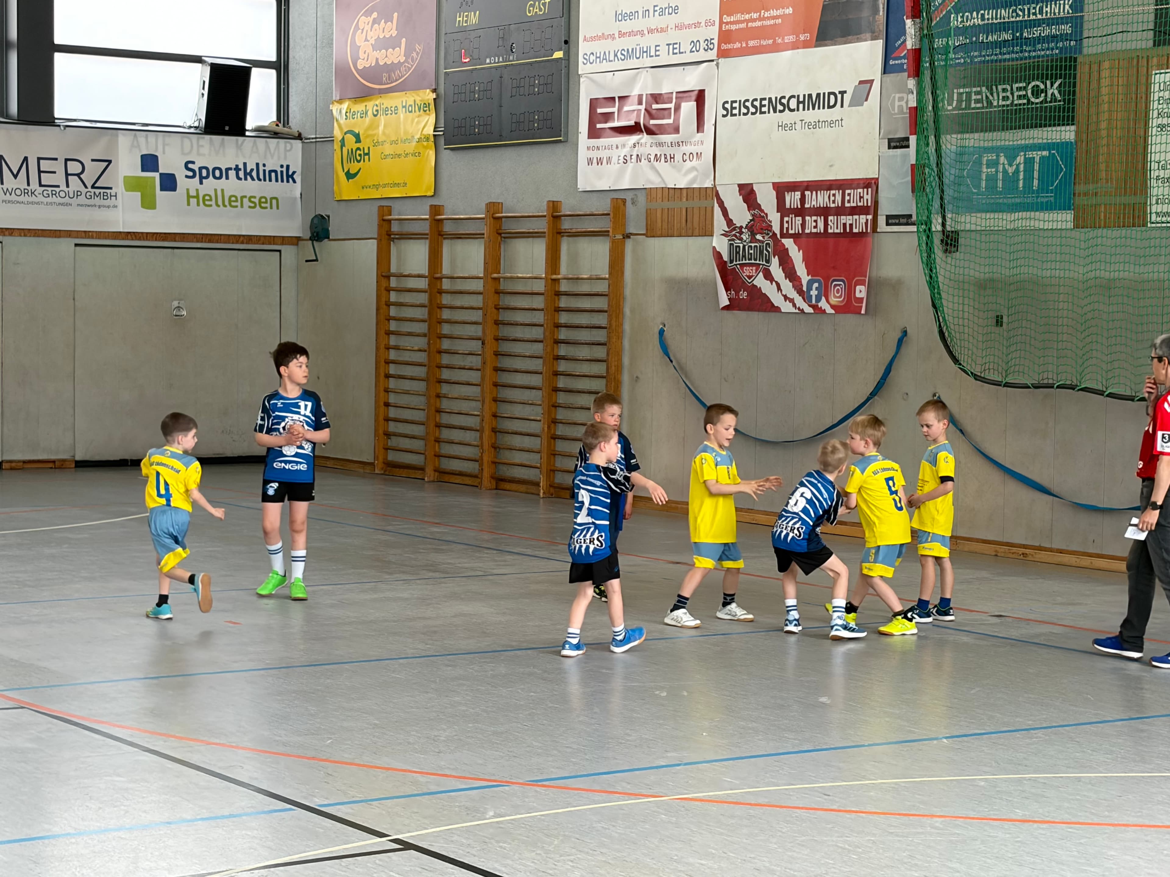 Unsere F-Jugend begeistert beim Spielfest – Starker Auftritt und besonderes Highlight mit Mädchenpower! 💪 - Bild 4