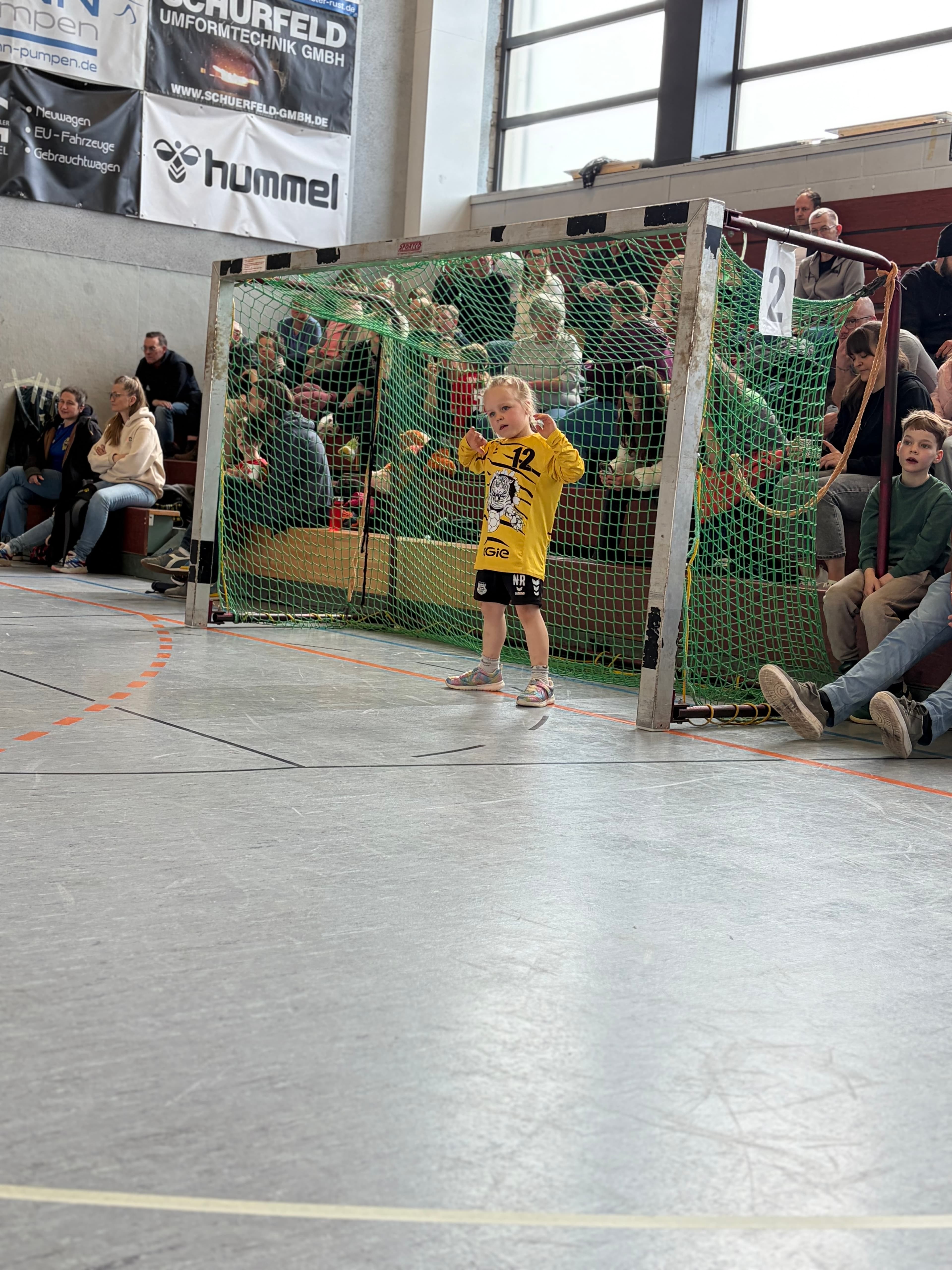 Unsere F-Jugend begeistert beim Spielfest – Starker Auftritt und besonderes Highlight mit Mädchenpower! 💪 - Bild 3