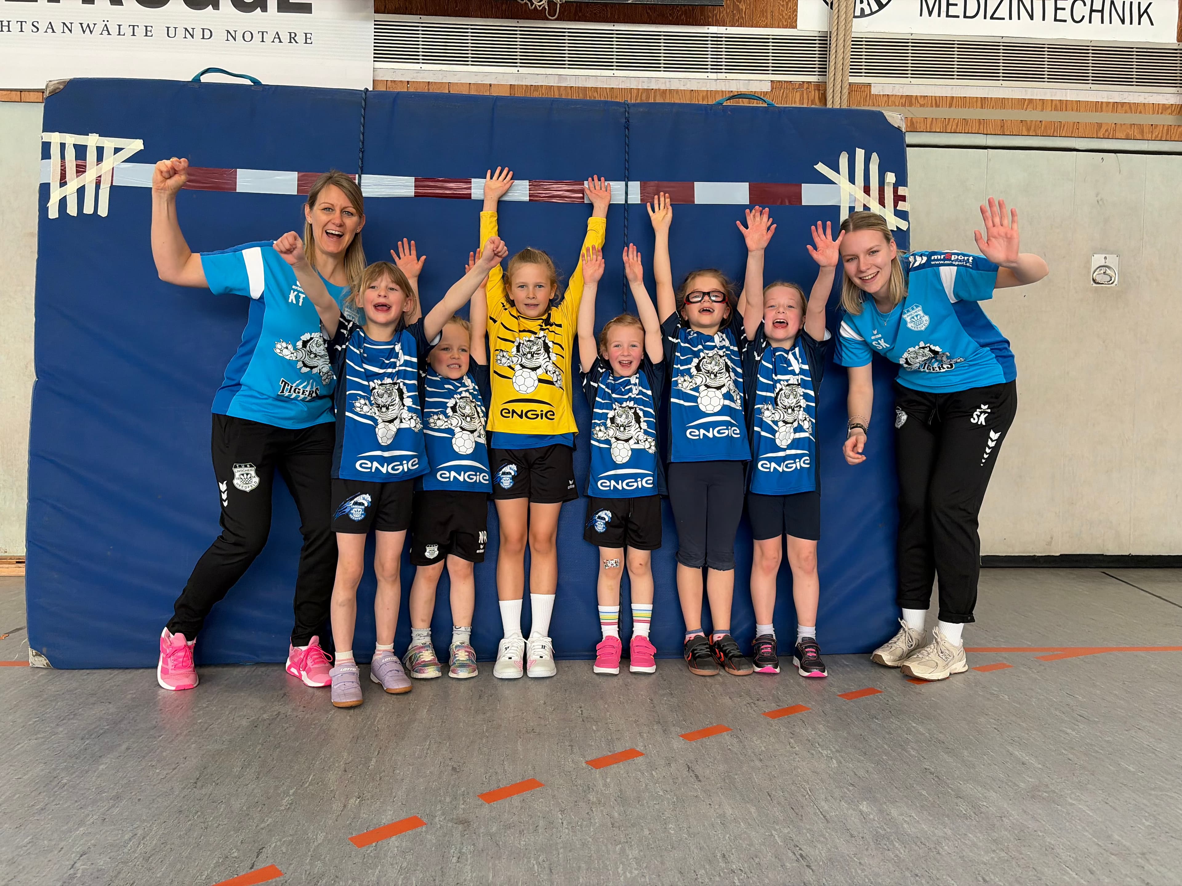 Unsere F-Jugend begeistert beim Spielfest – Starker Auftritt und besonderes Highlight mit Mädchenpower! 💪 - Bild 1