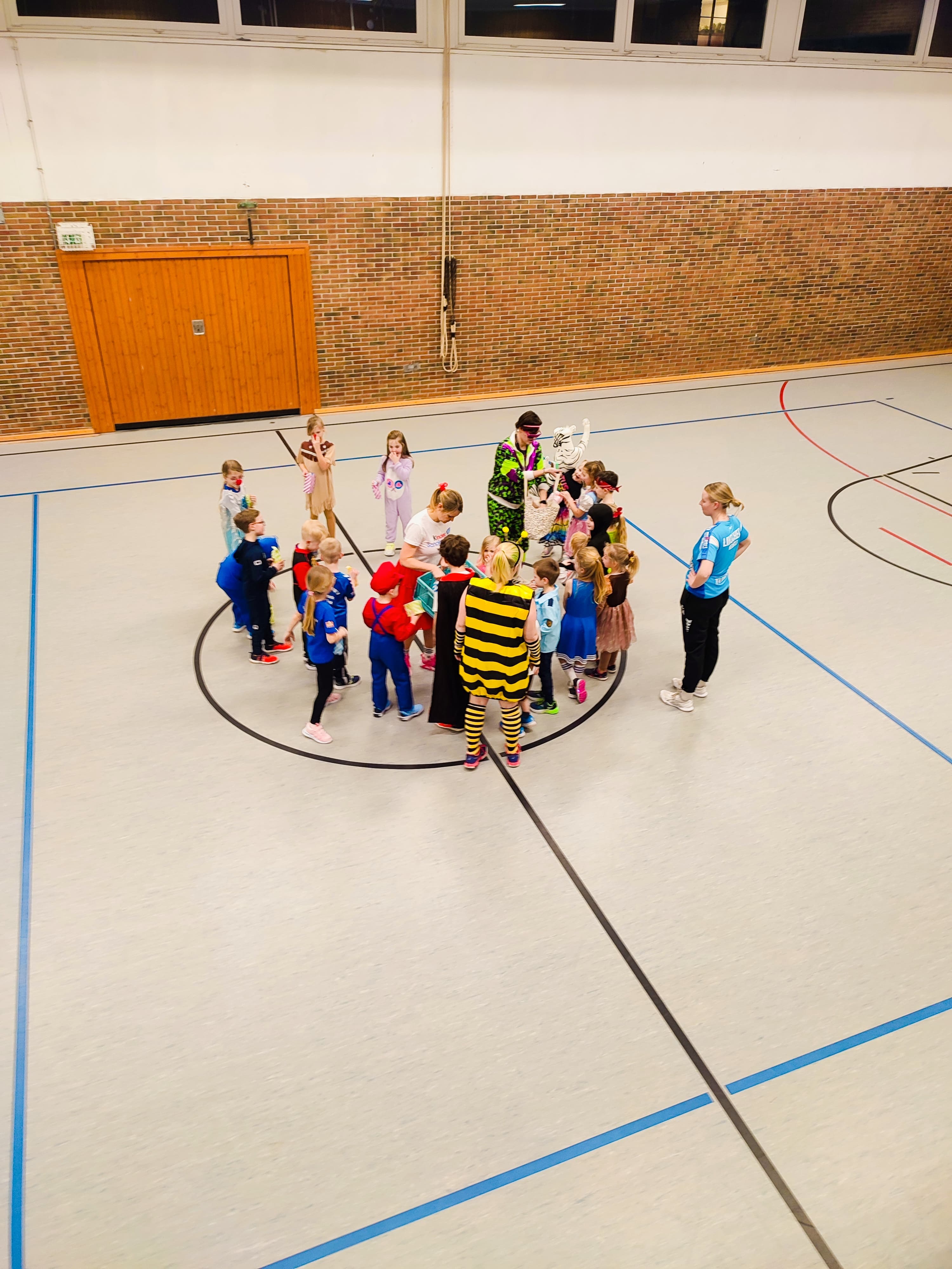 Kinderkarnevalstraining der F Jugend - Bild 1